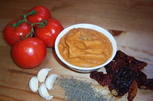<!--:en-->Tomato Basil Creamy Salad Dressing (In French)<!--:--><!--:fr-->Sauce à salade crémeuse aux tomates et au basilic<!--:-->